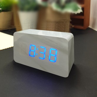 ����׷��� LED ������ Ź��ð�